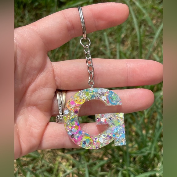Hippie Peace Signs Letter G Initial Keychain Handmade With Resin - Picture 1 of 5